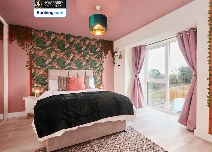 Сasa de vacaciones Luxurious 4bedroom House By Homebird Management Short Lets & Serviced With Private Parking, Garden & Patio Area Leeds (West Yorkshire)