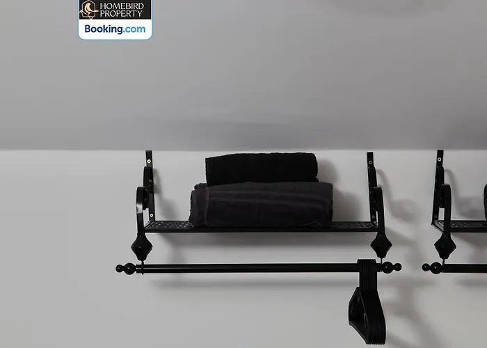 Сasa de vacaciones Luxurious 4bedroom House By Homebird Management Short Lets & Serviced With Private Parking, Garden & Patio Area