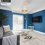 Luxurious 4bedroom House By Homebird Management Short Lets & Serviced With Private Parking, Garden & Patio Area * 利兹