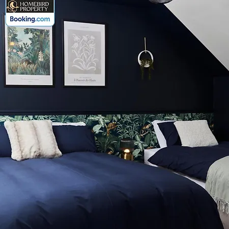 בית נופש Luxurious 4bedroom House By Homebird Management Short Lets & Serviced With Private Parking, Garden & Patio Area