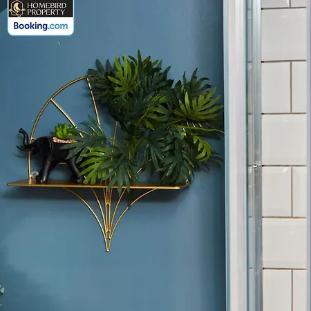 Holiday home Luxurious 4bedroom House By Homebird Management Short Lets & Serviced With Private Parking, Garden & Patio Area