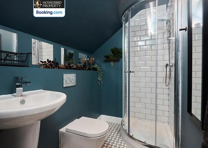 Holiday home Luxurious 4bedroom House By Homebird Management Short Lets & Serviced With Private Parking, Garden & Patio Area Leeds (West Yorkshire)