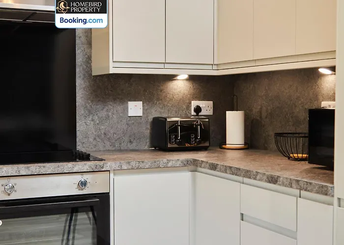 Holiday home Luxurious 4bedroom House By Homebird Management Short Lets & Serviced With Private Parking, Garden & Patio Area Leeds (West Yorkshire)