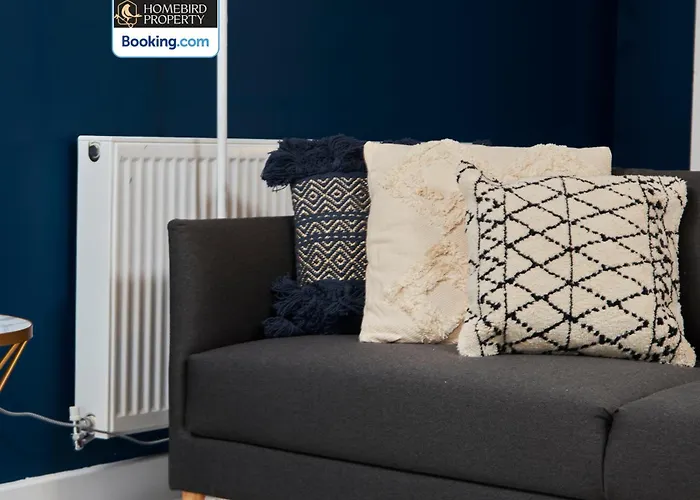 Holiday home Luxurious 4bedroom House By Homebird Management Short Lets & Serviced With Private Parking, Garden & Patio Area