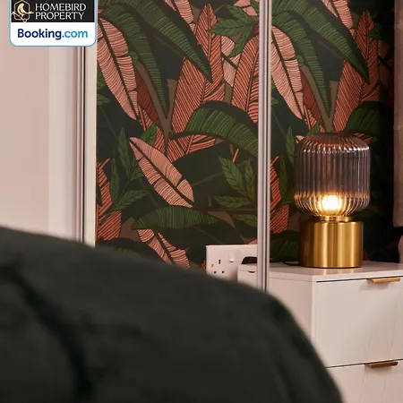 Luxurious 4bedroom House By Homebird Management Short Lets & Serviced With Private Parking, Garden & Patio Area Prázdninový dům Leeds (West Yorkshire)