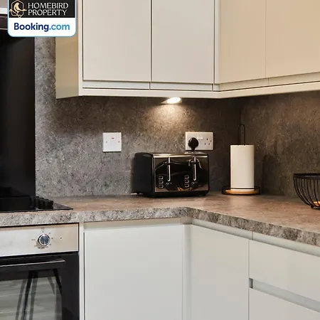 Prázdninový dům Luxurious 4bedroom House By Homebird Management Short Lets & Serviced With Private Parking, Garden & Patio Area Leeds (West Yorkshire)