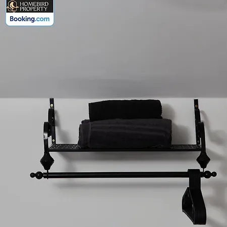 Prázdninový dům Luxurious 4bedroom House By Homebird Management Short Lets & Serviced With Private Parking, Garden & Patio Area